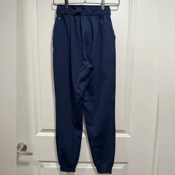 Like New! Lululemon Stretch HR Jogger *Full Length - Picture 3 of 7